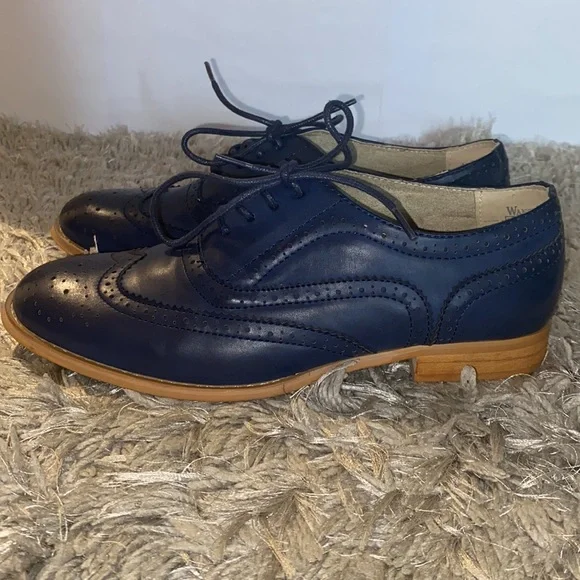Women’s size 9 navy blue dress shoe - Picture 5 of 12